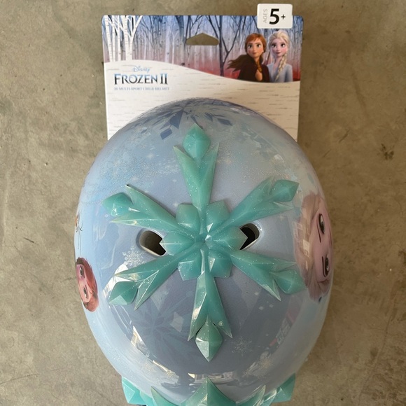 Brand new Frozen 2 Helmet
